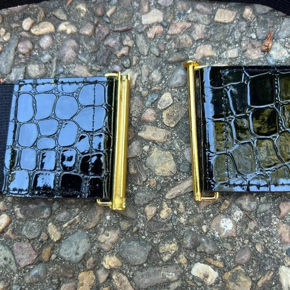 Women's Vintage Black Stretch Fashion Belt Embossed Buckle Gold Hardware - Picture 3 of 4